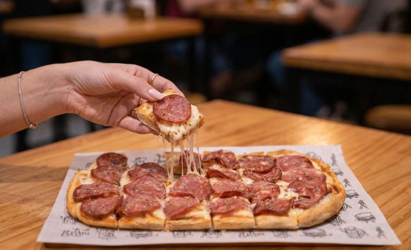 La Birra Gramado: Pizza de Calabresa + 2 Chopps para Compartilhar!