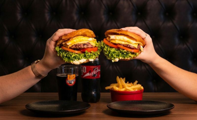 Up Burguer: Combo Burger para Compartilhar com Fritas e Coca-Cola!